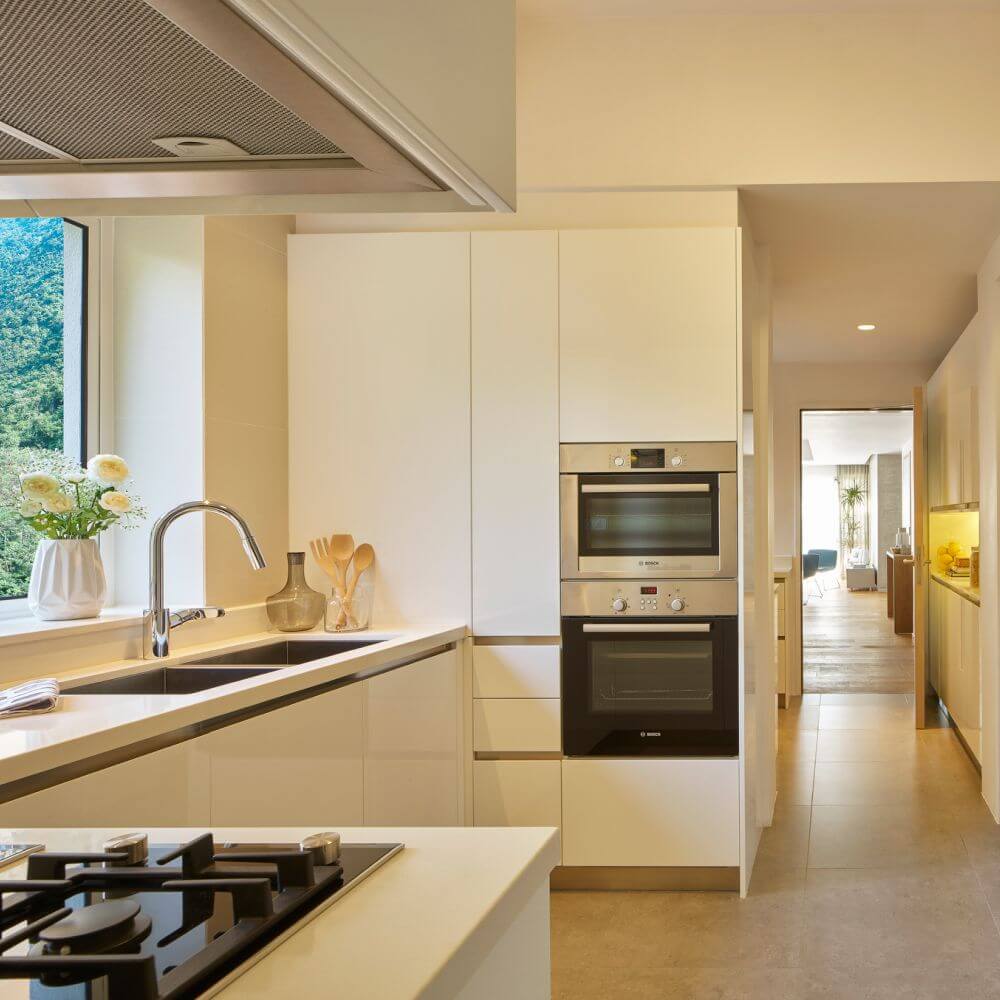 The Repulse Bay Unfurnished Apartments Morden Kitchen