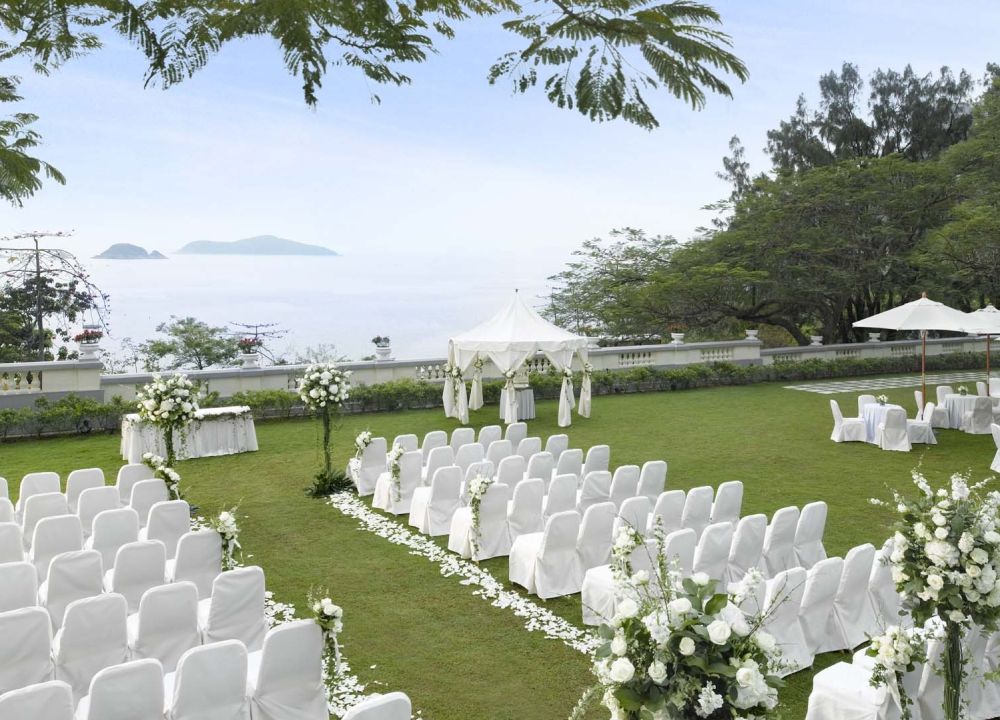Weddings_Where love blooms_The Front Lawn
